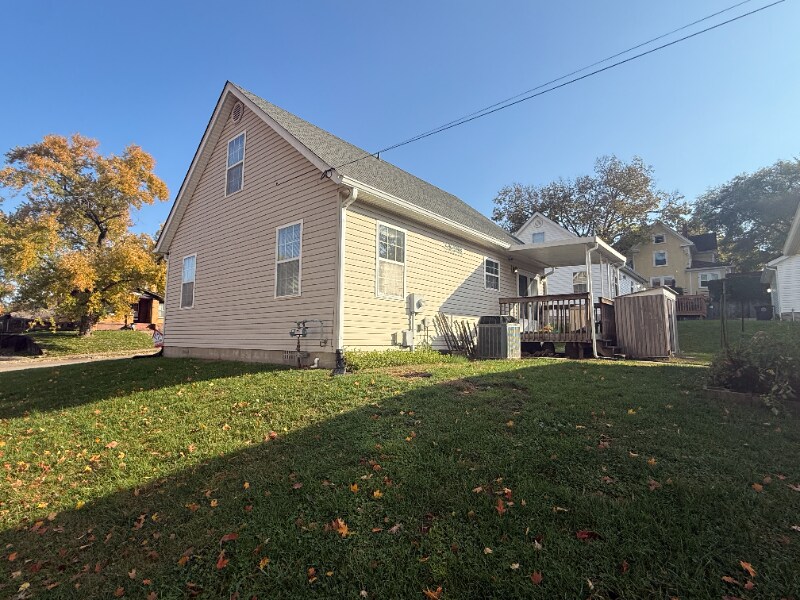 Building Photo - 3602 E 5th St