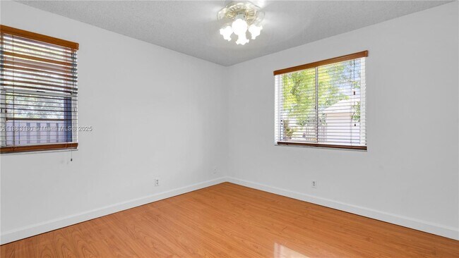 Building Photo - 570 Woodgate Cir