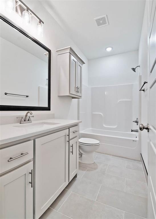 Building Photo - 5 Stoneleigh Ln