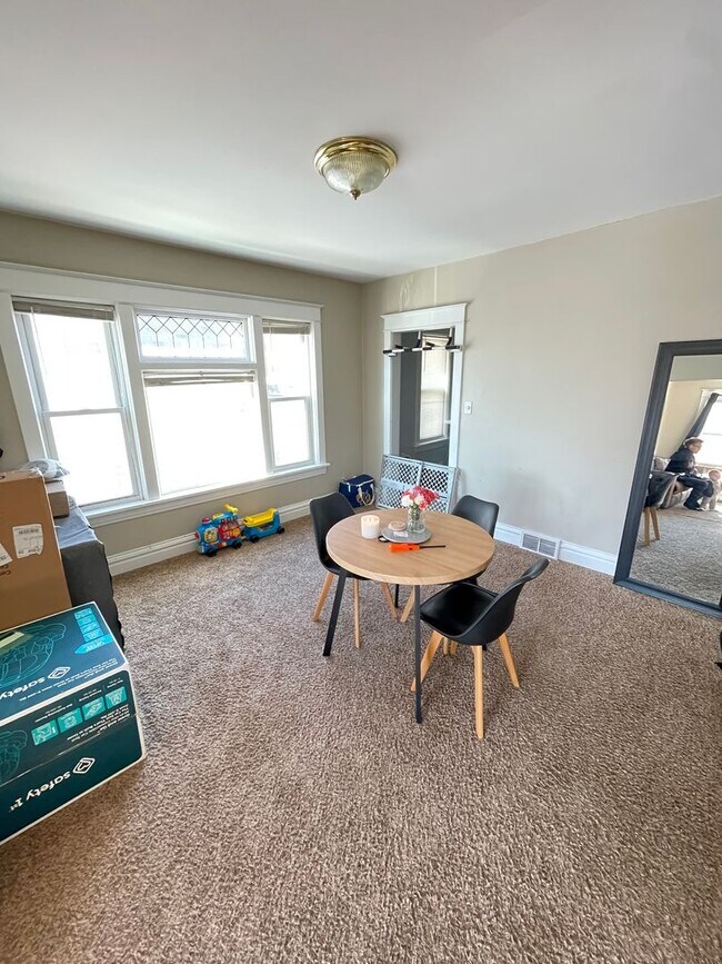 Building Photo - 510 N 23rd Ave W