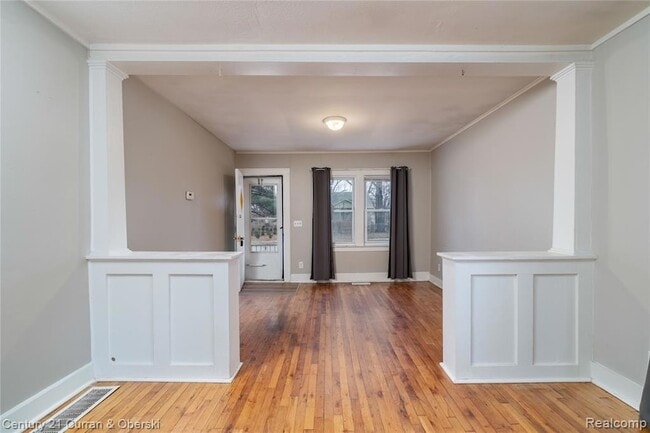 Building Photo - 23141 Harding Ave