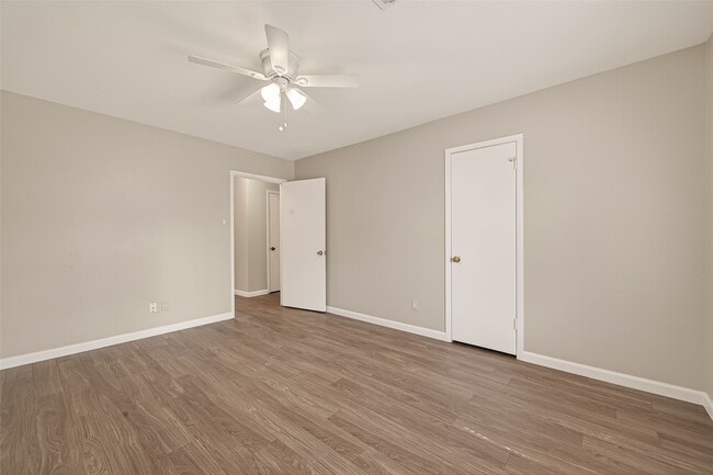 Building Photo - 9502 Skyline Dr