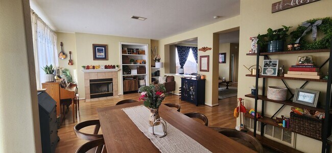 Building Photo - 4BD 2.5BA House with 2 Car Garage