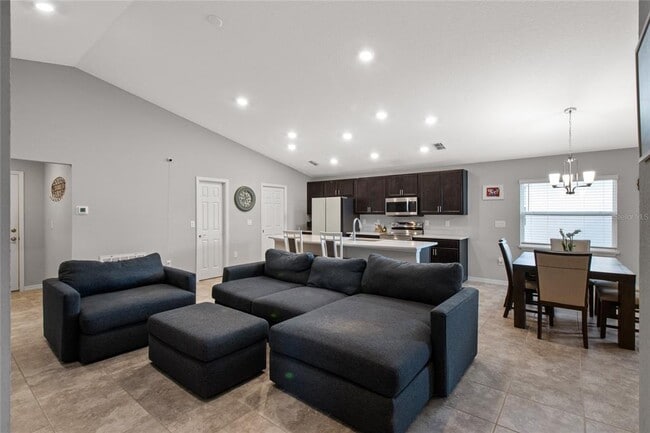 Building Photo - 524 Scenic Blf Blvd