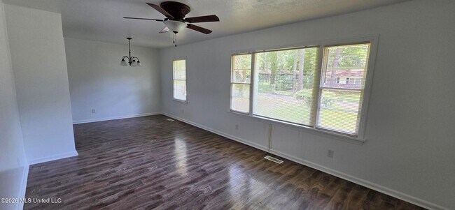 Building Photo - 3111 Revere St