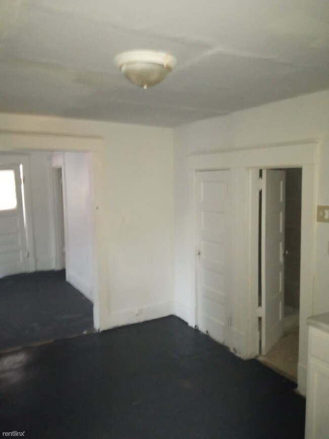 Building Photo - 1 br, 1 bath 4plex - 2306 Crawford Street ...