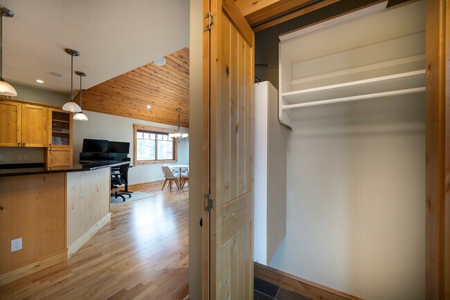 Building Photo - 150 Adams St