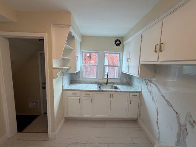 Building Photo - Charming 3 bedroom house for lease in Nice area