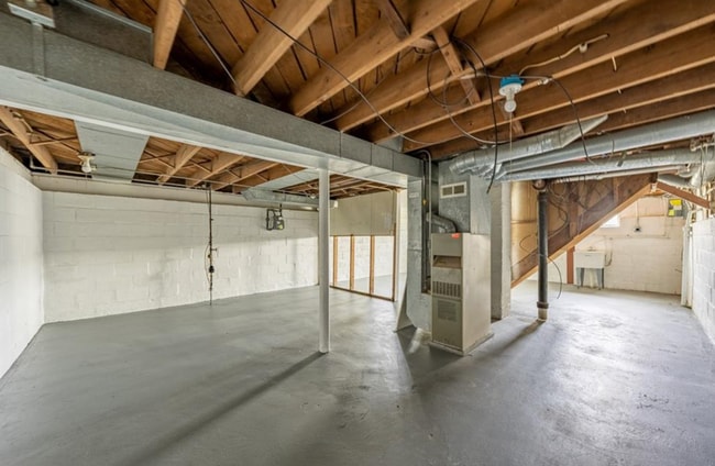 Building Photo - 1282 Summit Dr