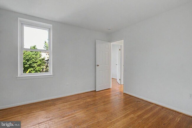 Building Photo - 915 N 6th St