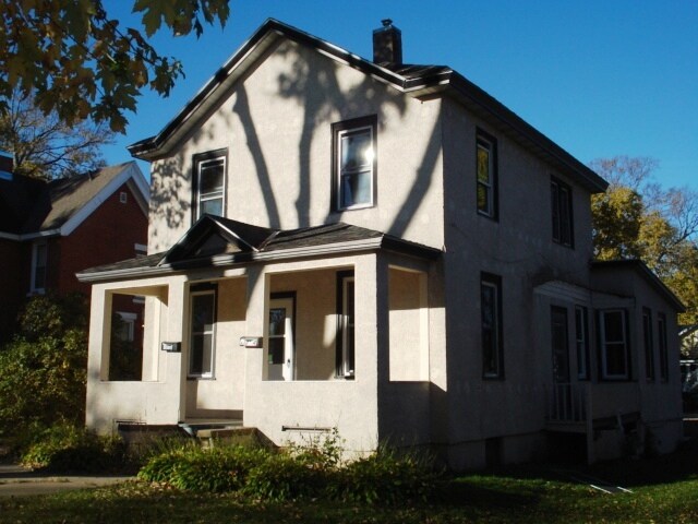 Building Photo - 1014 8th St S