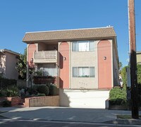 Building Photo - 2927 Arizona Ave