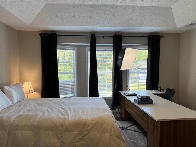 Building Photo - 934 Bay Ridge Dr