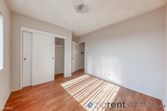 Building Photo - 2 br, 1 bath Triplex - 2218 Lincoln Park A...