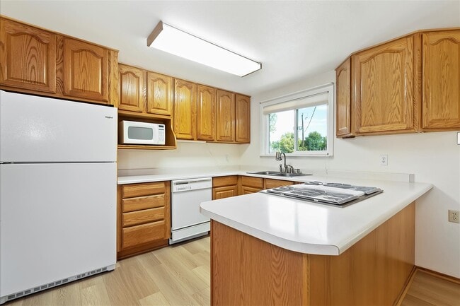 Building Photo - 6190 N Shandee Dr