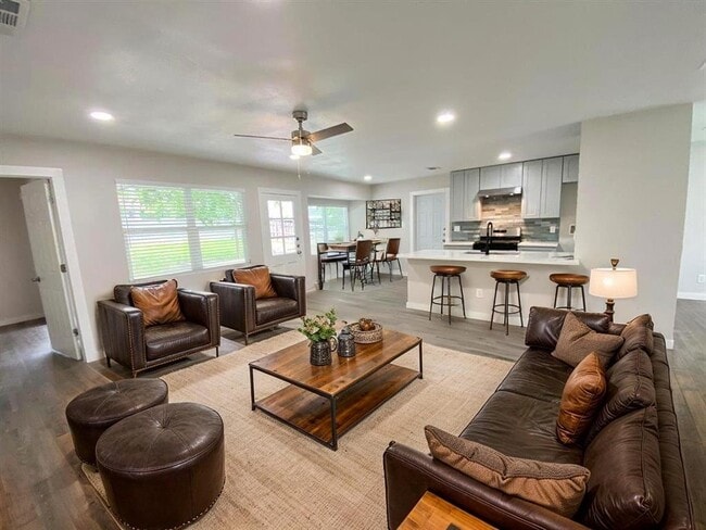 Building Photo - 9605 Newfoundland Cir
