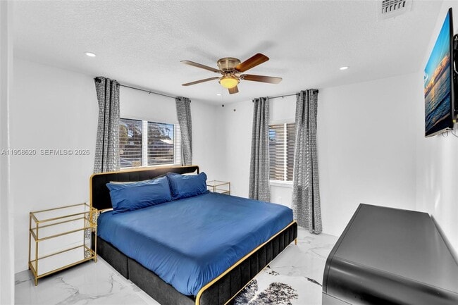 Building Photo - 560 Perviz Ave