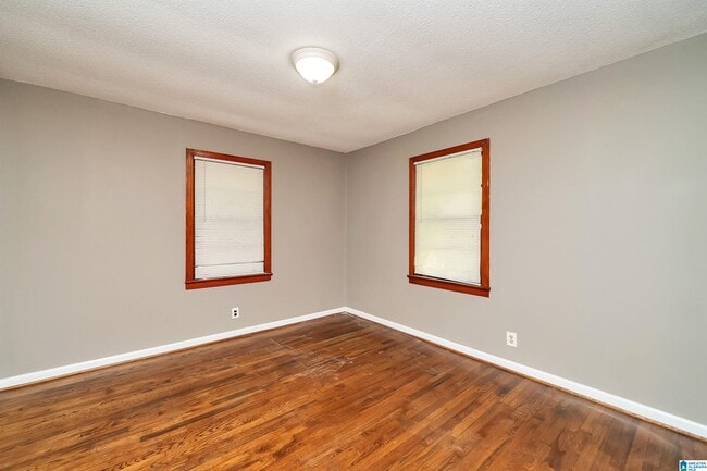 Building Photo - 1301 27th Ave N