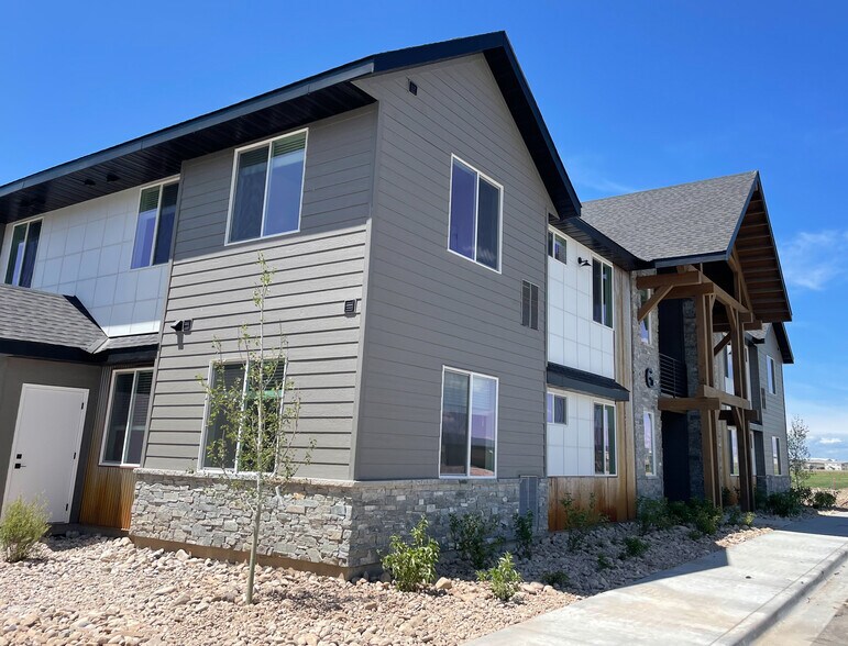 Exterior view of this unit - 525 N 1st St