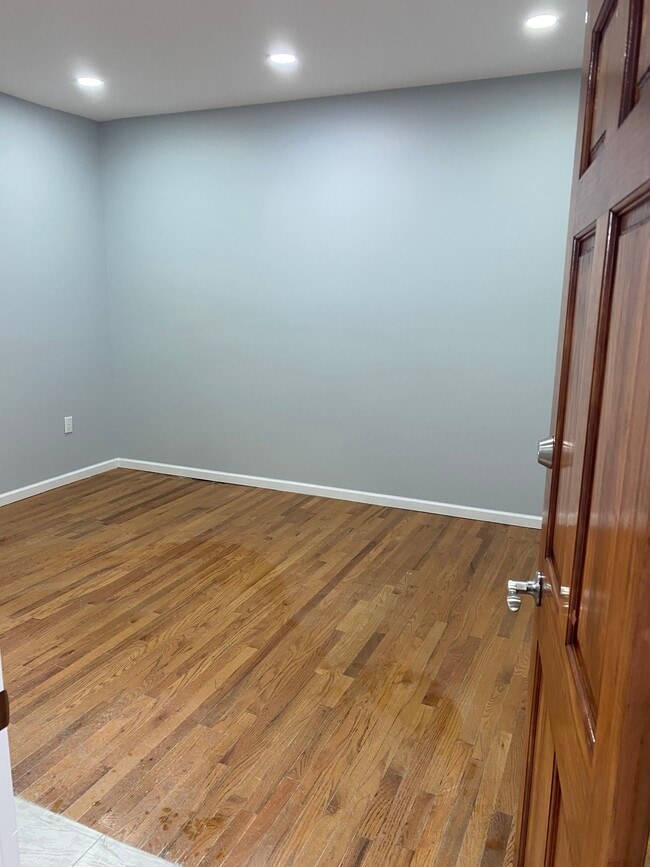 Building Photo - 111-16-16 62nd Dr