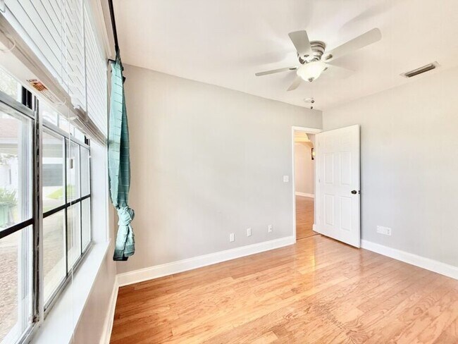 Building Photo - 909 W Fribley St