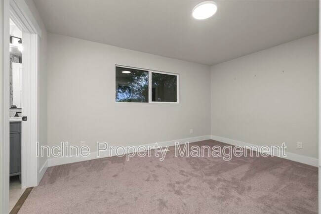 Building Photo - 450 Scenic Dr