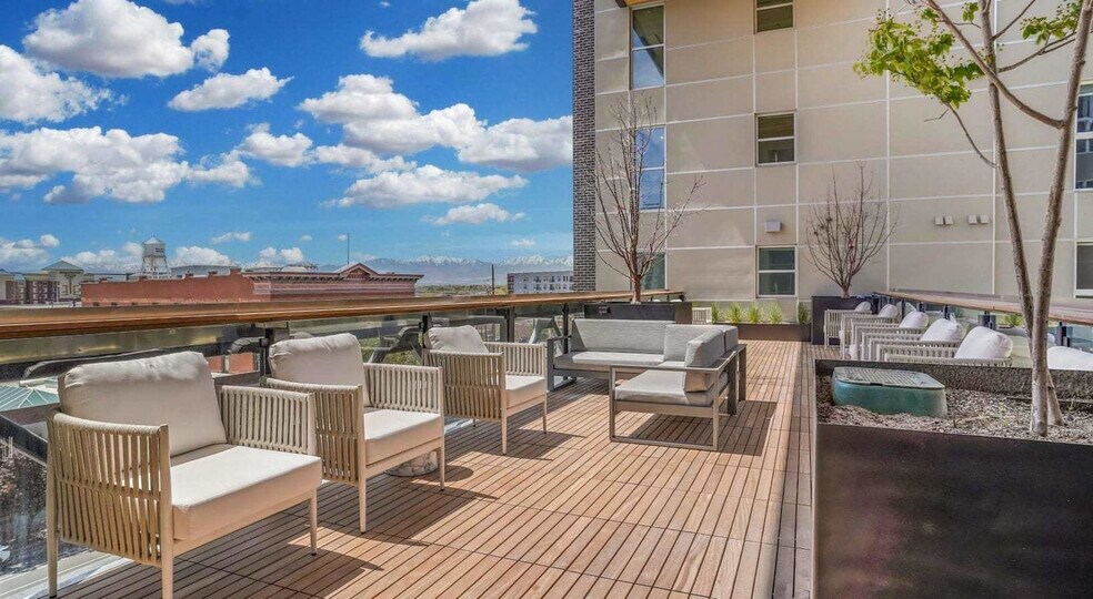 Building Photo - 360 W 200 S