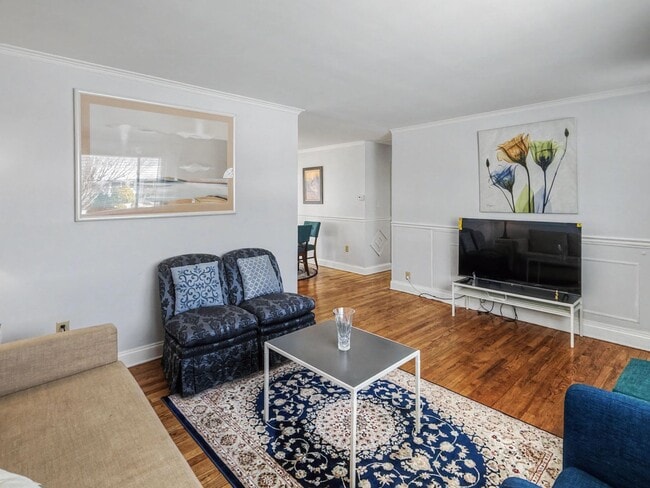 Building Photo - Furnished 4BD 2BA Home with Two kitchens, Basement, and Garage!