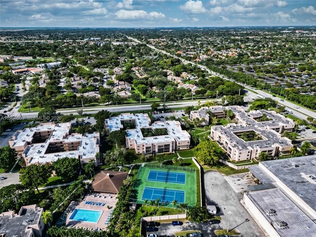 Building Photo - 10425 SW 112th Ave