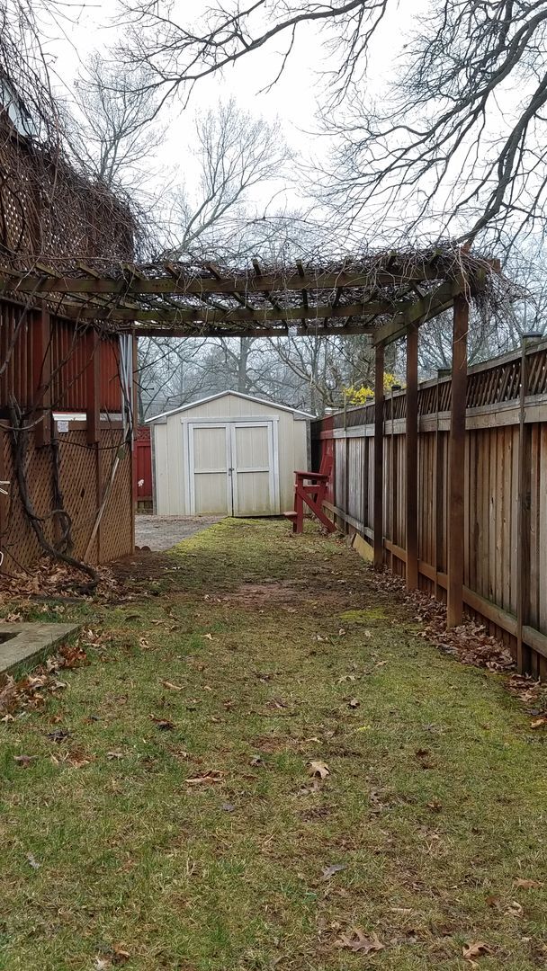 Building Photo - Spacious single family home in established Rockville neighborhood available now!