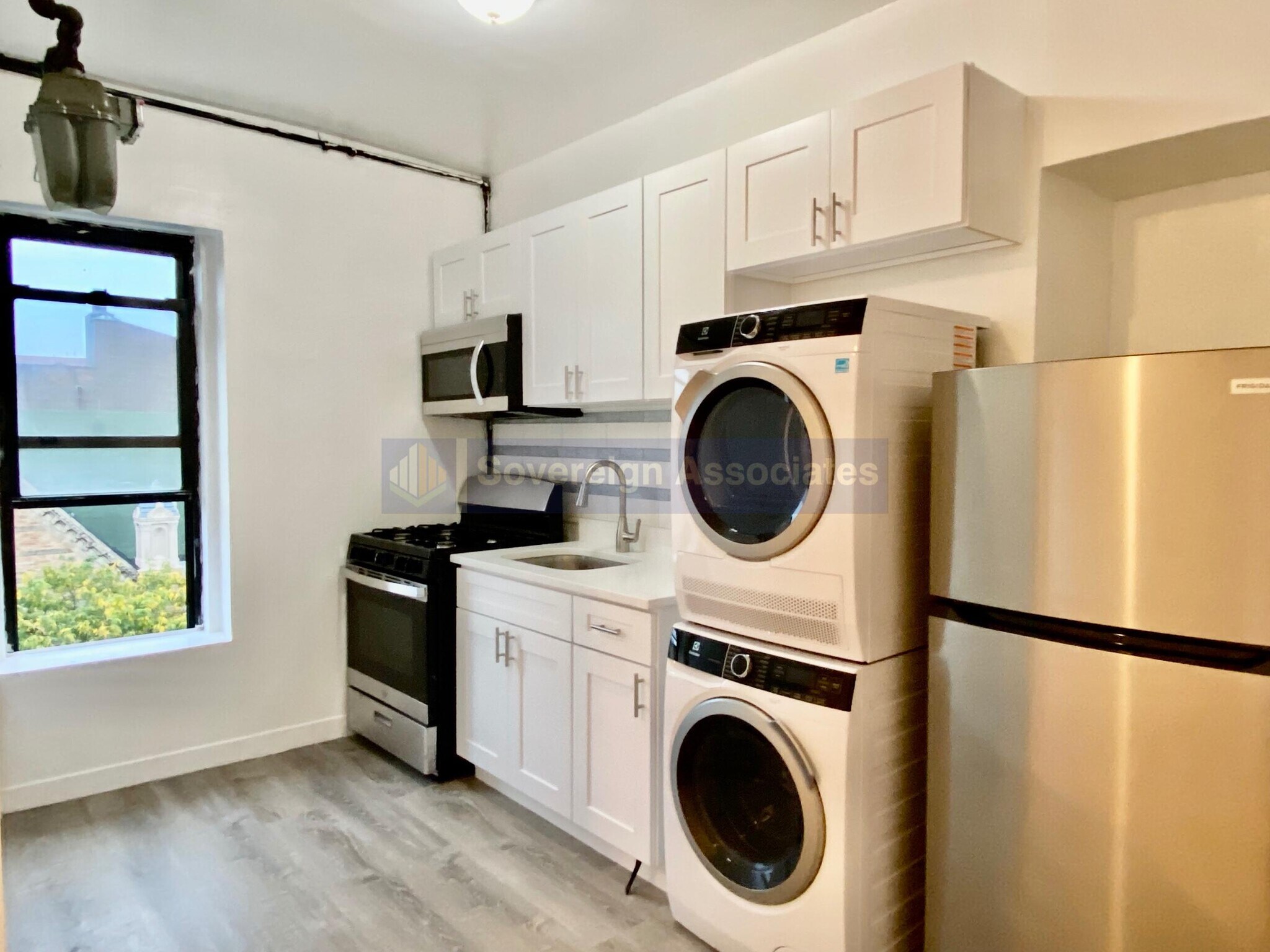 Building Photo - 201 W 105th St
