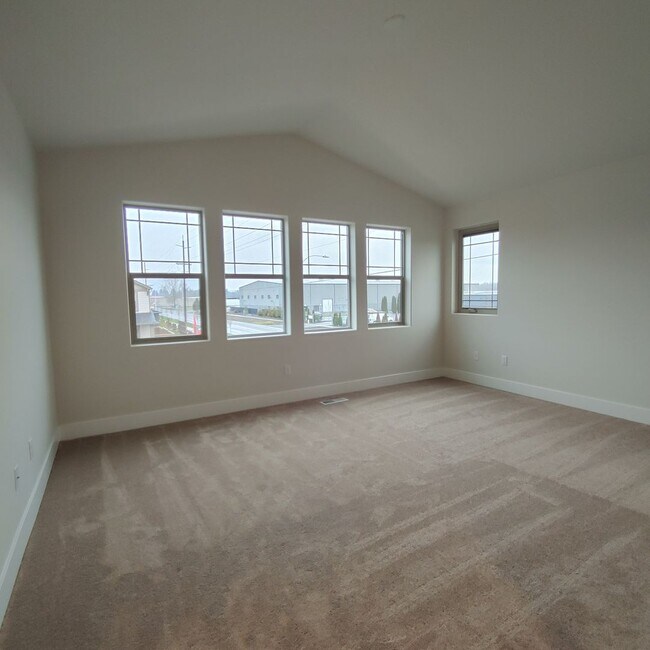 Building Photo - Modern 4BR + AC | Minutes to Hillsboro & High Tech Corridor - Coming Soon!