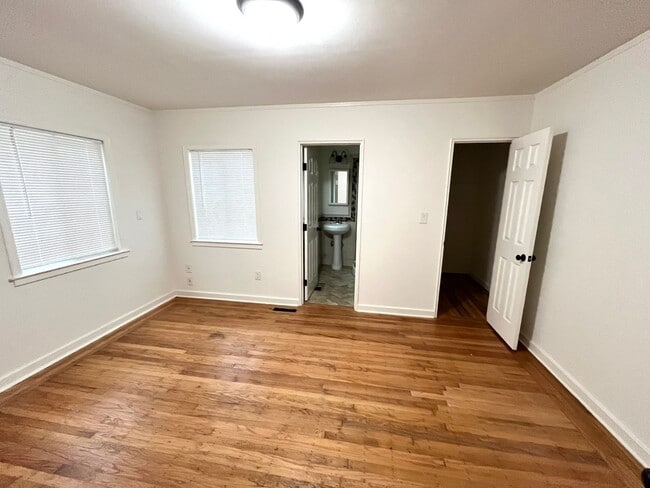 Building Photo - Charming 4 Bedroom Home Located in Lomita Park Neighborhood