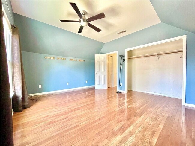 Building Photo - 220 Berean Ave SE