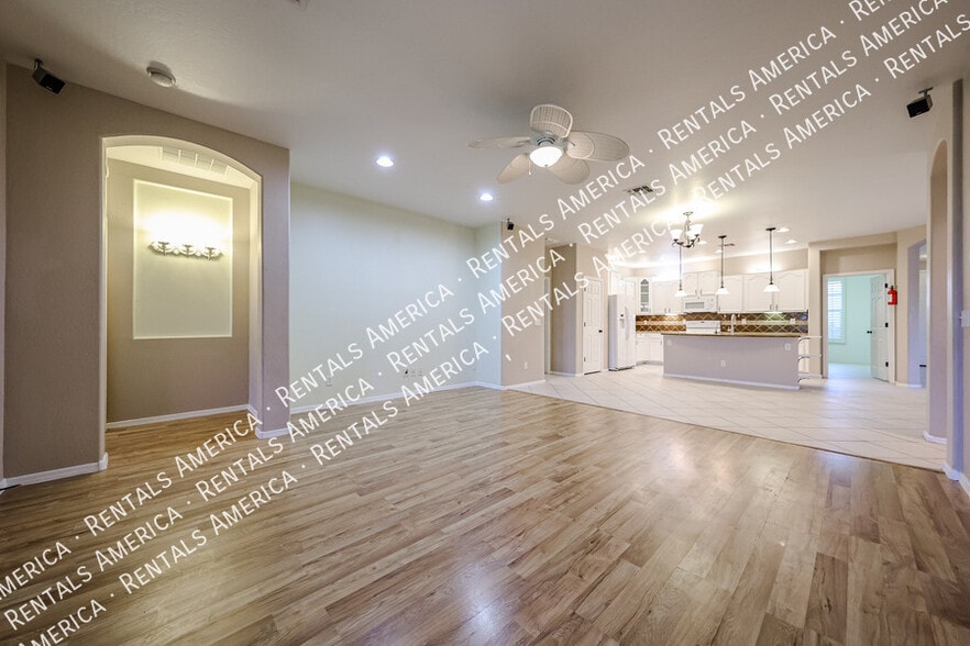 Building Photo - 30984 N Obsidian Dr
