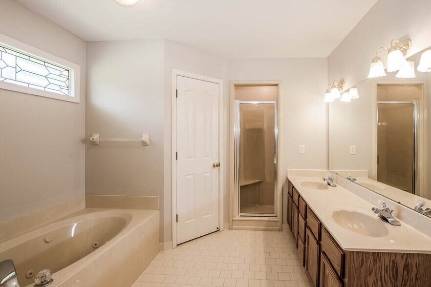 Building Photo - 6906 Greyhawk Cove N