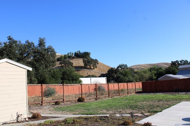 Building Photo - Updated 3 Bedroom, 2 Bathroom Single Family Home in Rural Danville Location