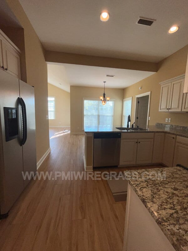 Building Photo - 306 Hidden Creek Cir