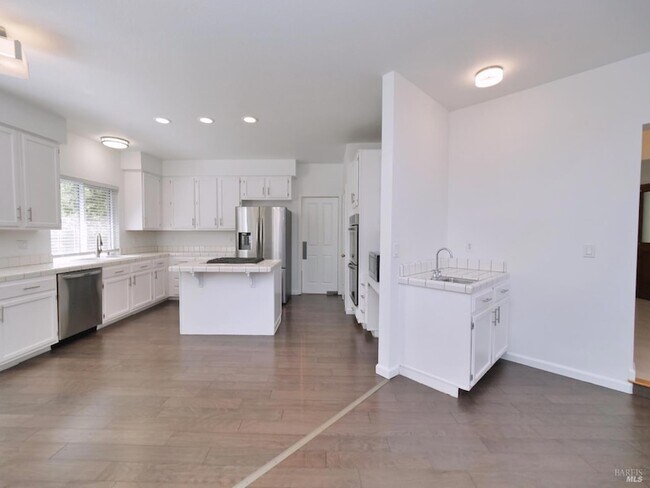Building Photo - 3500 Crownridge Dr