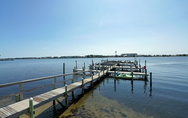 Building Photo - 308 E Miracle Strip Pkwy