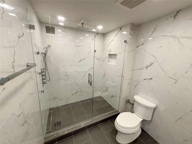 Building Photo - 601 NE 36th St