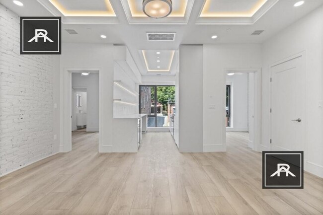 Building Photo - 4 bedroom in Brookline MA 02446
