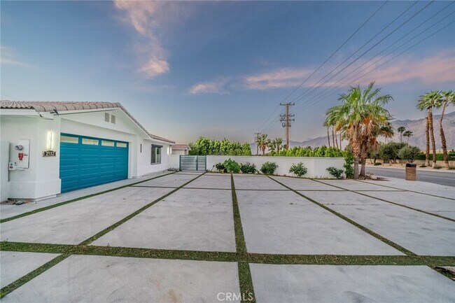 Building Photo - 2932 N Sunrise Way