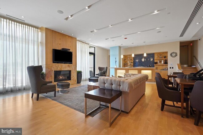 Building Photo - 475 K St NW