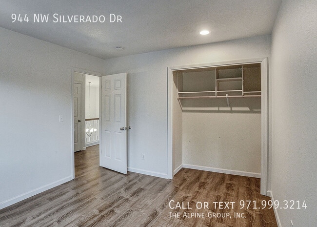 Building Photo - 944 NW Silverado Dr