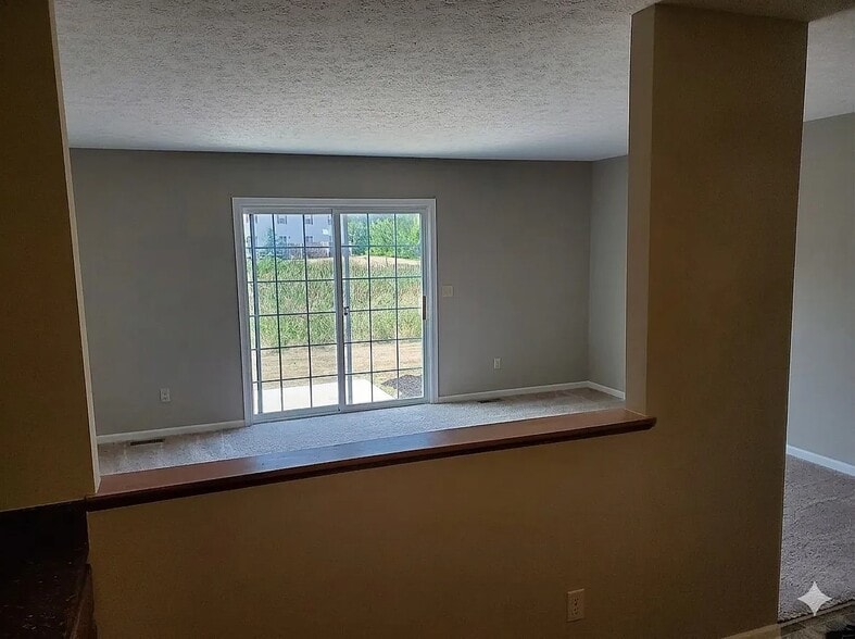 Building Photo - 33426 Halle Ct