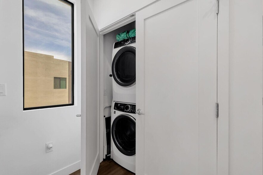 Building Photo - 4220 N 32nd St