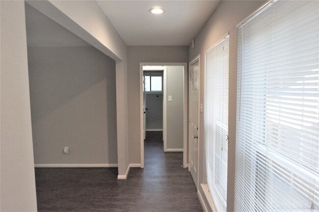 Building Photo - 2727 Tinechester Dr