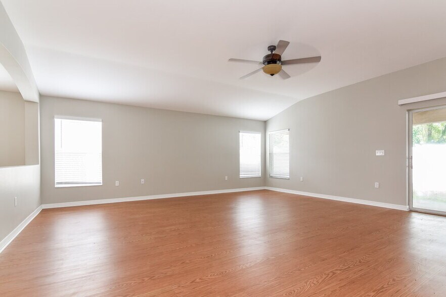 Building Photo - 35153 Meadow Reach Dr