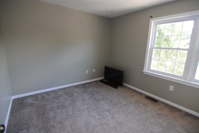 Building Photo - 77 Cadogan Way